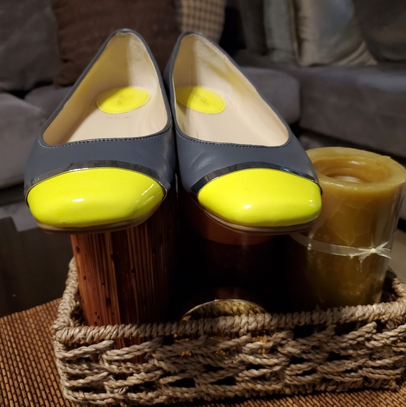 CALVIN KLEIN Neon Yellow/Gray Flats - Picture 3 of 5